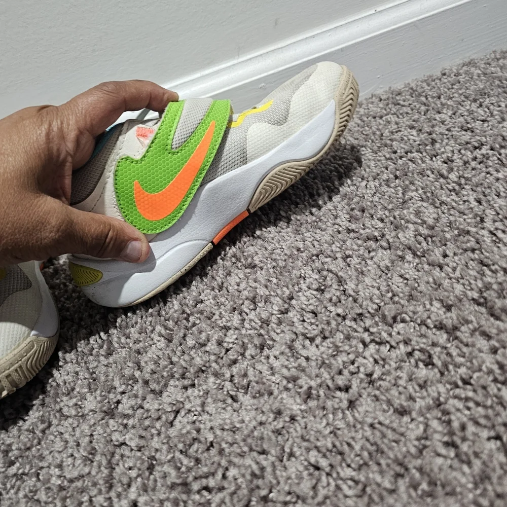 Nike Youth Team Hustle Low Pale Ivory Action Green Shoes